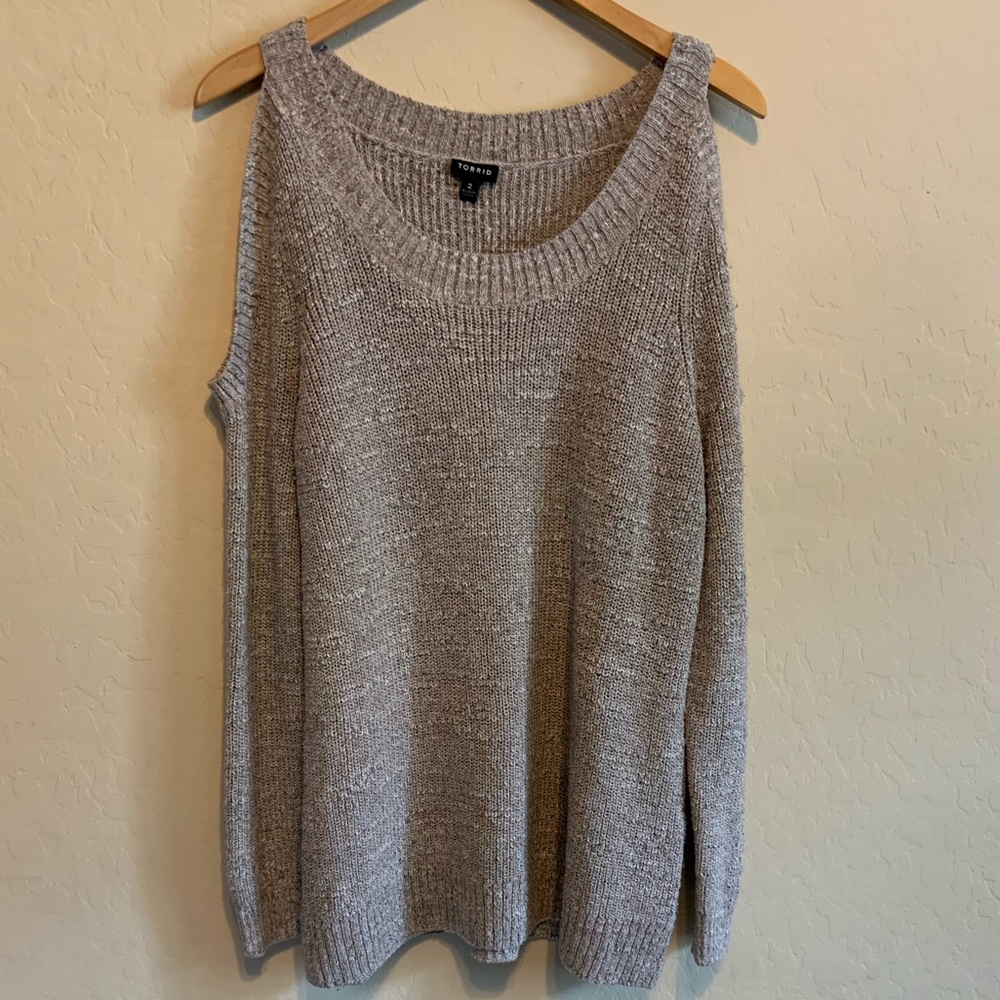 🌵Torrid Cold Shoulder pullover sweater
